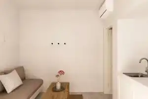 Kalami Suites, Ливадион