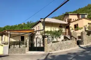 Luxury Apartment at Pirosmani 22 in central Borjomi, Боржоми