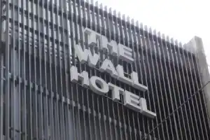 The Wall Hotel, Осака