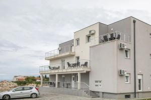 Comfortable Apartment in Novalja near Zrče Beach, Новаля