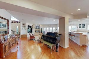 New Listing! Hillside Beach House w/ Ocean Views home, Вентура