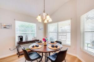 Private Lanai & Pool Access: Home in the Villages!, Виллиджес