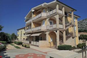 Asja-on Quiet Location and With Beautiful Garden, Стариград