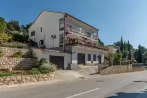 Charming Trogir Apartments With Balcony, Трогир