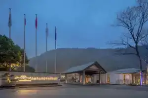 Howard Johnson Huashuiwan Hot Springs Resort Chengdu, Чэнду