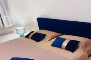 Joli Appart 29m2 en Vieille Ville Menton 2 mins de la mer, Ментона