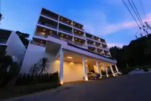 Отель «Lae Lay Suites», Карон