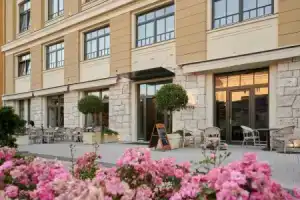 Artis Boutique Hotel, Сомбатхей