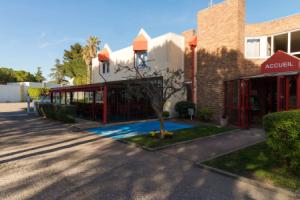 Отель «The Originals City, Hôtel Nîmes Costières, Ex Inter Hôtel», Ним