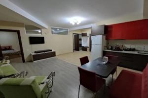 Haystack Room 127, Бакуриани