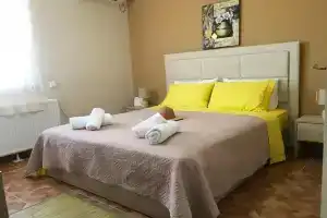 Venetia's House, Сами
