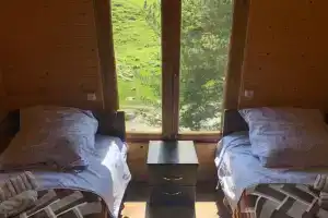 Eno Grand, Ушгули