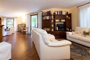 Lake Maggiore Villa With Beach Access, Near Village Centre, Wifi, BBQ, Мейна