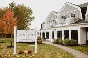 Grasshopper Inn, Оганкит