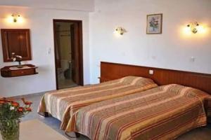 Beach Lovers Courtyard View Studio For Two, Линдос