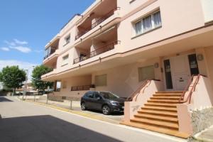 Waterfront Apartment With Large Terrace and Parking Space, Эмпуриабрава
