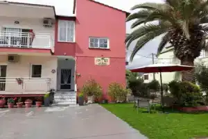 Finikes Studios Thassos, Хриси-Амудия