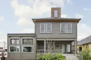 Modern Architect's Duplex by CozySuites, Индианаполис