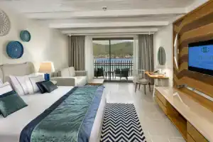 Отель «Titanic Deluxe Bodrum», Гюверджинлик