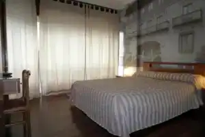 Hotel «Photo Zabalburu», Бильбао