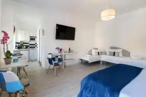 Les Suites des Tout le Monde, Сорренто