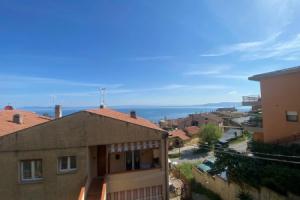 Apartment above the panoramic road of the village.-Casa Stella, Порто-Санто-Стефано