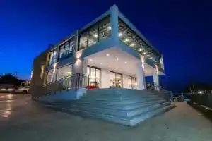 Cavo Orient Beach Hotel & Suites, Трагаки