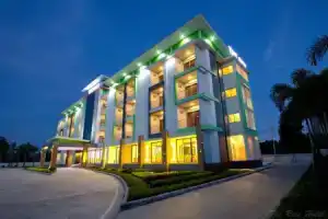 The Rice Hotel, Ройет