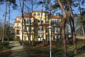 Kurparkresidenz Baabe - Ferienwohnung Meeresgarten mit Terrasse, Остзеебад Баабе