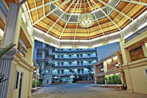Baan Klang Hua Hin Resort & Condominium, Хуахин