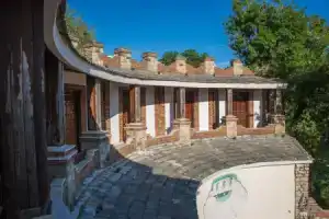 Hotel «Livia», Ксамил