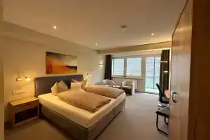 Weinbergs Loge, Эрнст
