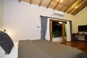 Aryana Hotel, Шарджа
