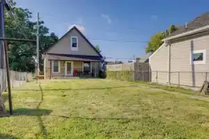 Indianapolis Home w/ Porch - Close to Mile Square!, Индианаполис