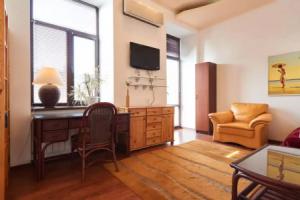 Апартаменты Home-Hotel, ул. Хорива, 15, Киев