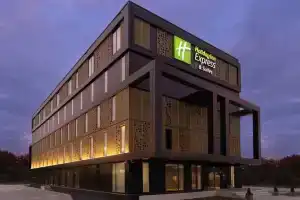 Holiday Inn Express and Suites Deventer by IHG, Девентер