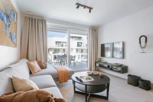 Beautiful Apartment With Pool Terrace and Parking, Ньивпорт
