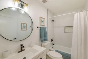 2 Mi to Old Town: Dog-friendly Condo w/ Patio, Скоттсдейл