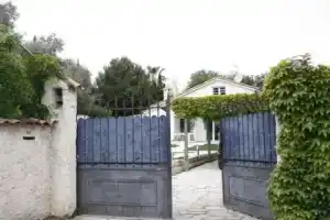 Belle Villa "La Plage", jardin, piscine, 5mn des plages, Антиб