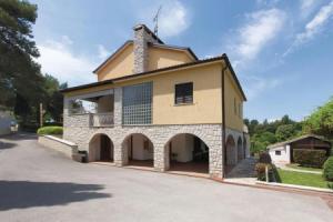 Awesome Home in Rovinj With Wifi and 2 Bedrooms, Ровинь