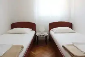 Apartments Lucia, Супетар