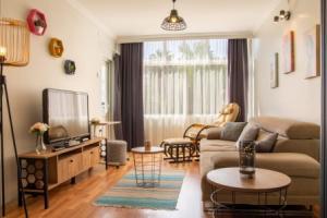 Central Flat With Balcony in Karsiyaka, Измир