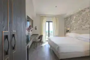 Ghibli Hotel, Чивитанова-Марке