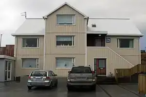 Отель «Hólmur-Inn», Стиккисхоульмюр