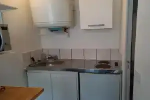 Studio avec terrasse en résidence calme à Dijon., Дижон