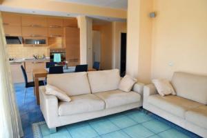 Air-conditioned Apartment With sea View Balcony in the Center of Formia, Формия