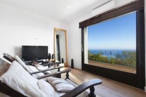 Beautiful Modern Villa With Jacuzzi and Sea-view-villa Delle Sirene, Масса Лубрензе