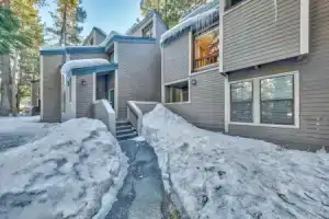 Steps From Lake Tahoe | Lakeland Village Resort 2 Bedroom Townhouse by RedAwning, Саут-Лейк-Тахо