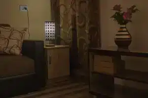 Holiday Cottage, Уреки