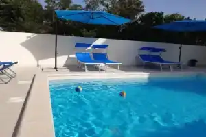 Villa Bianca, Привлака